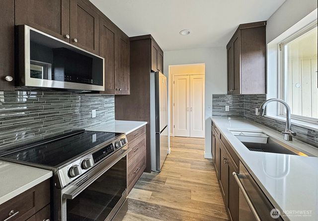 3760 Periwinkle Road, Clinton, WA 98236