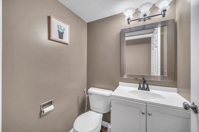 256 E Fox Hill Drive, Buffalo Grove, IL 60089
