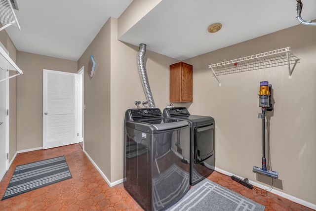 256 E Fox Hill Drive, Buffalo Grove, IL 60089