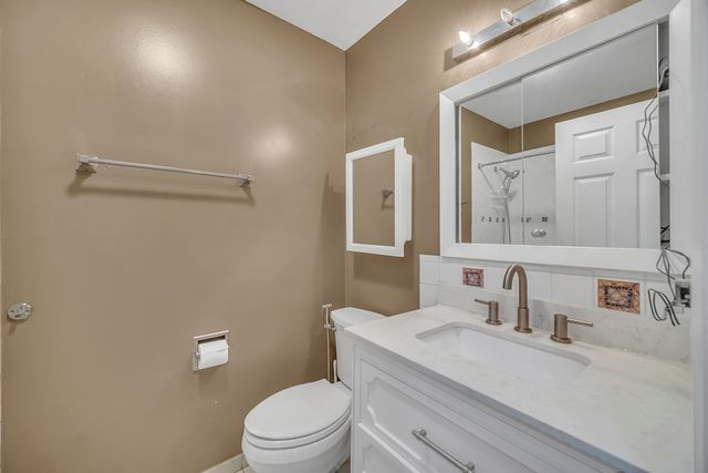 256 E Fox Hill Drive, Buffalo Grove, IL 60089