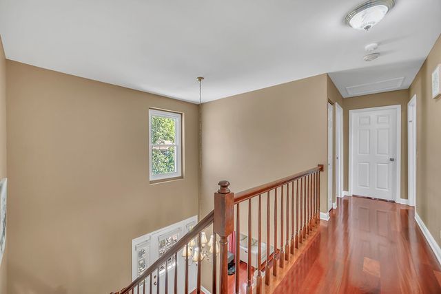 256 E Fox Hill Drive, Buffalo Grove, IL 60089