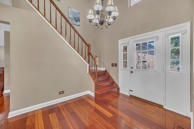256 E Fox Hill Drive, Buffalo Grove, IL 60089