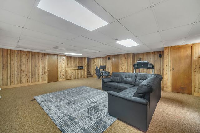 256 E Fox Hill Drive, Buffalo Grove, IL 60089