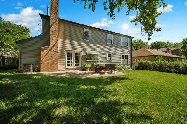 256 E Fox Hill Drive, Buffalo Grove, IL 60089