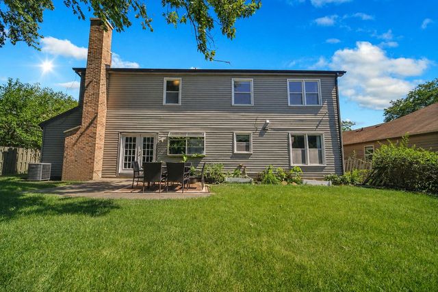 256 E Fox Hill Drive, Buffalo Grove, IL 60089
