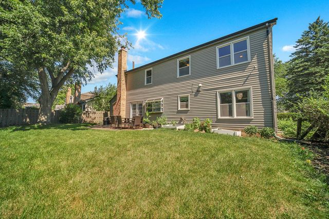 256 E Fox Hill Drive, Buffalo Grove, IL 60089