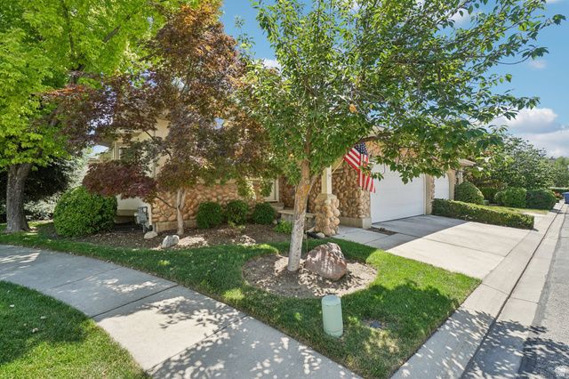 798 E SPRUCE TREE LN, Sandy, UT 84094