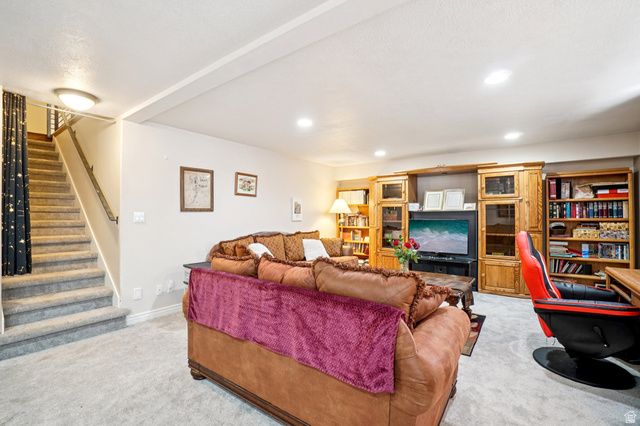 798 E SPRUCE TREE LN, Sandy, UT 84094