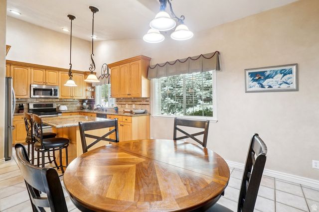 798 E SPRUCE TREE LN, Sandy, UT 84094