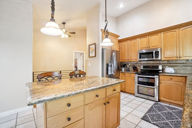 798 E SPRUCE TREE LN, Sandy, UT 84094