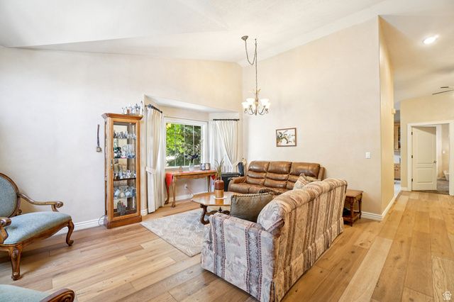 798 E SPRUCE TREE LN, Sandy, UT 84094