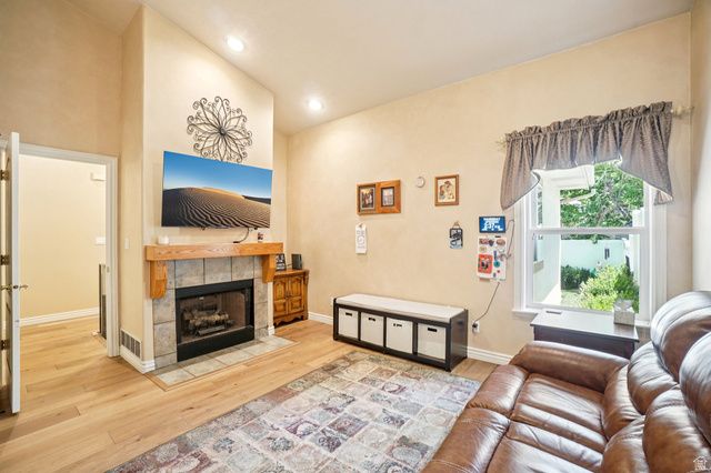 798 E SPRUCE TREE LN, Sandy, UT 84094