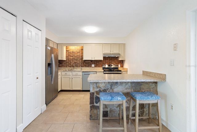 301 MAGNOLIA WAY, Lady Lake, FL 32159