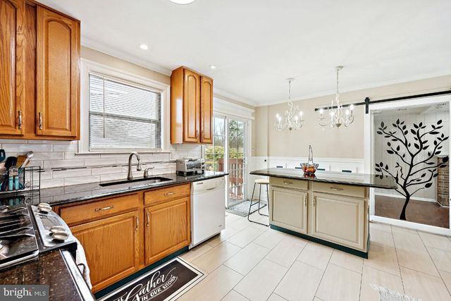 231 PEPPERMILL RD, West Berlin, NJ 08091