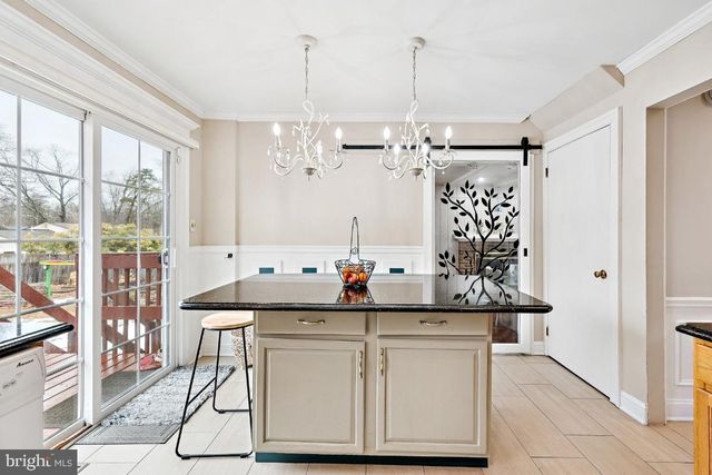 231 PEPPERMILL RD, West Berlin, NJ 08091