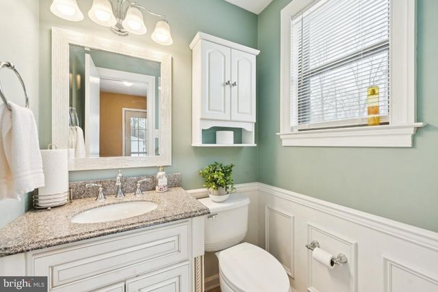 231 PEPPERMILL RD, West Berlin, NJ 08091