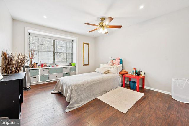 231 PEPPERMILL RD, West Berlin, NJ 08091