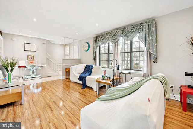 231 PEPPERMILL RD, West Berlin, NJ 08091