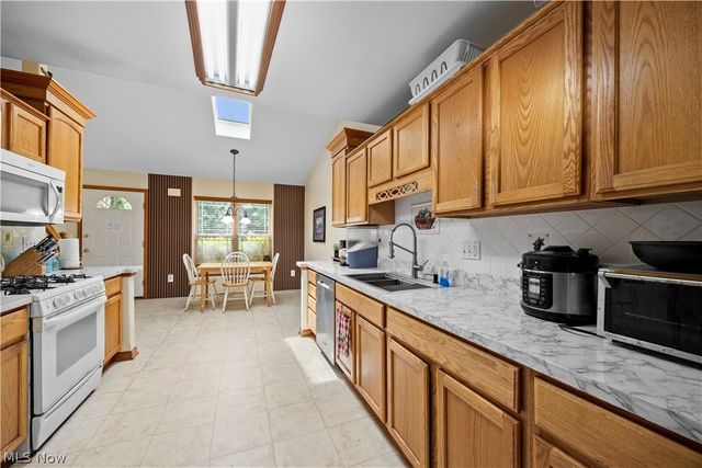 807 Timberlake Trail Drive, Brunswick, OH 44212
