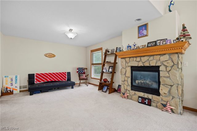807 Timberlake Trail Drive, Brunswick, OH 44212