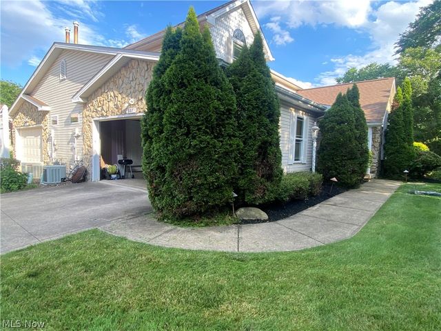 807 Timberlake Trail Drive, Brunswick, OH 44212
