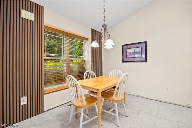 807 Timberlake Trail Drive, Brunswick, OH 44212