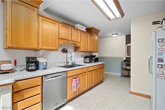 807 Timberlake Trail Drive, Brunswick, OH 44212