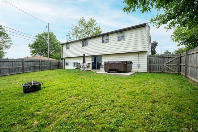 5068 Chapman Parkway, Hamburg, NY 14075