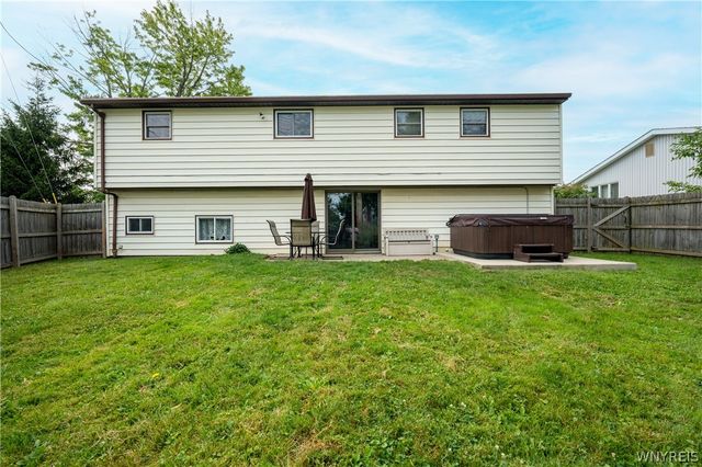 5068 Chapman Parkway, Hamburg, NY 14075