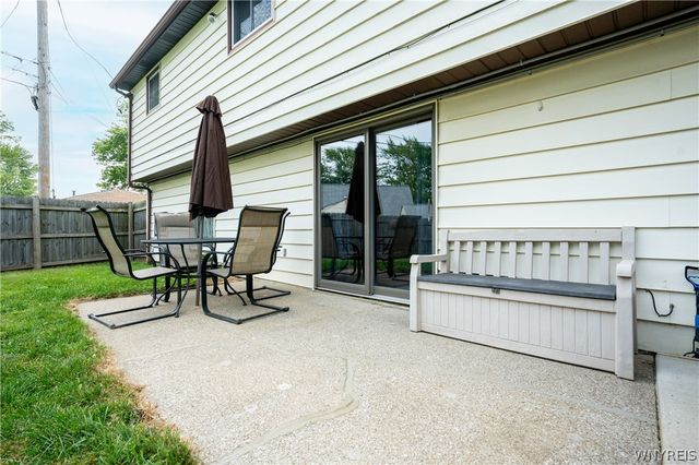 5068 Chapman Parkway, Hamburg, NY 14075