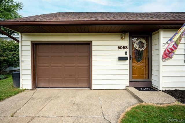 5068 Chapman Parkway, Hamburg, NY 14075