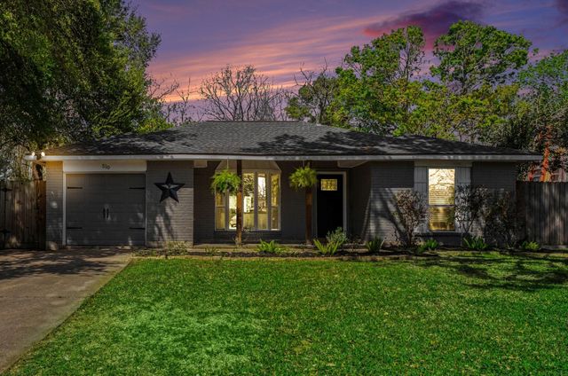 510 Brandywyne Drive, Friendswood, TX 77546