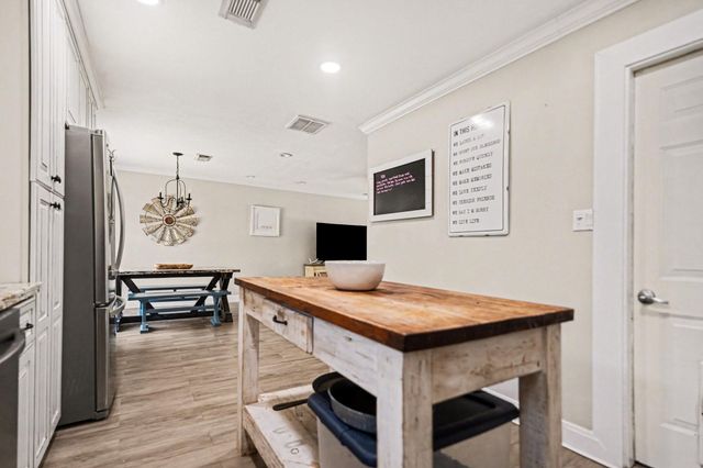 510 Brandywyne Drive, Friendswood, TX 77546