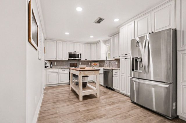 510 Brandywyne Drive, Friendswood, TX 77546