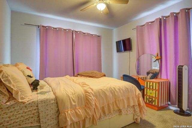 303 LEE DR, Devine, TX 78016