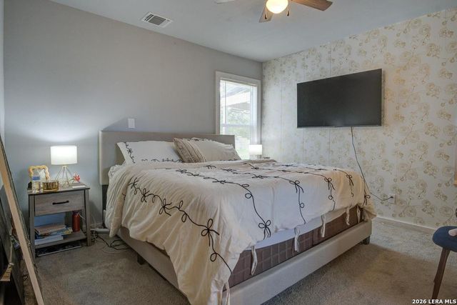 303 LEE DR, Devine, TX 78016