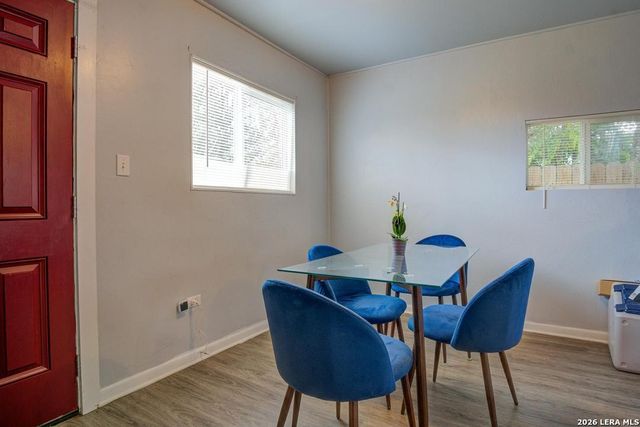 303 LEE DR, Devine, TX 78016
