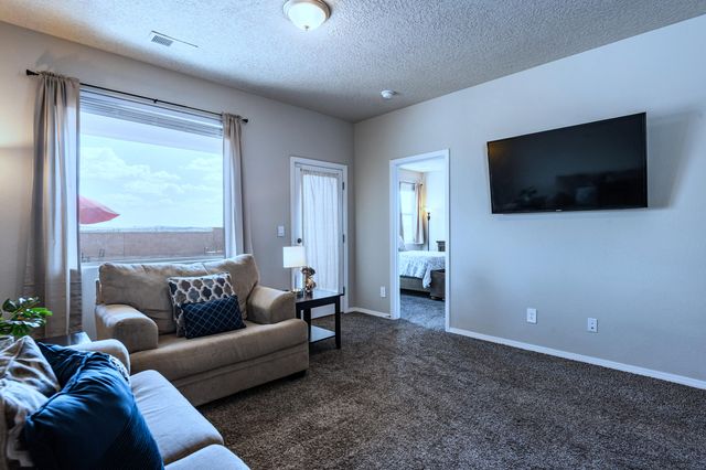 606 Turmalina Drive SE, Rio Rancho, NM 87124