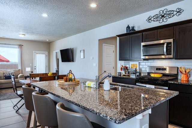 606 Turmalina Drive SE, Rio Rancho, NM 87124
