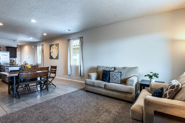 606 Turmalina Drive SE, Rio Rancho, NM 87124