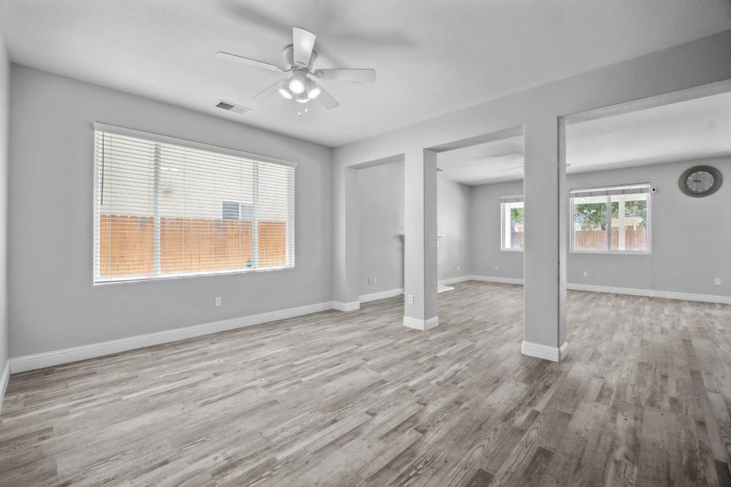 Image 13 of property listing at 2720 San Jose Avenue, Clovis, CA 93611