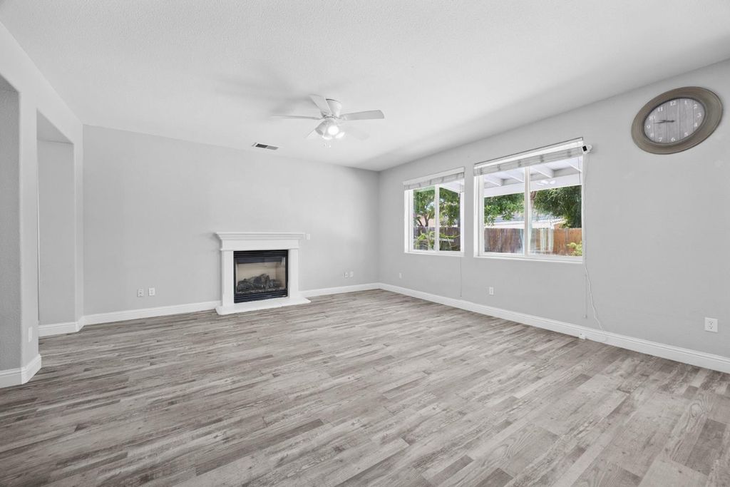 Image 14 of property listing at 2720 San Jose Avenue, Clovis, CA 93611
