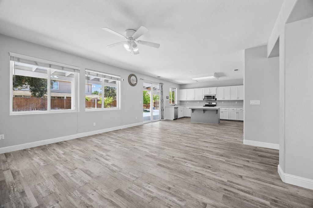 Image 17 of property listing at 2720 San Jose Avenue, Clovis, CA 93611
