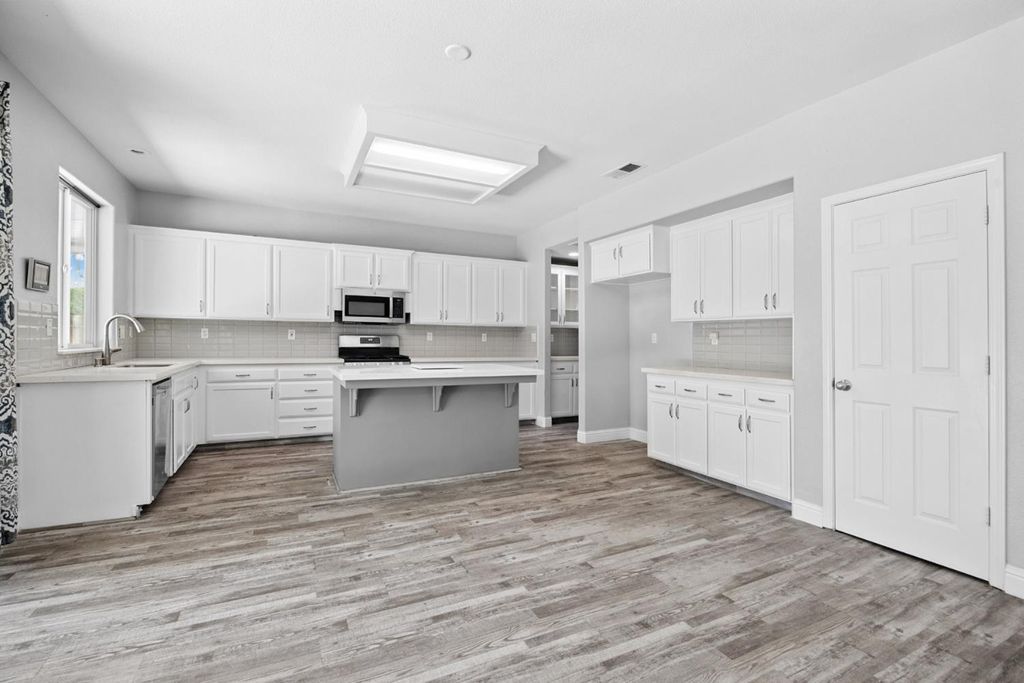Image 21 of property listing at 2720 San Jose Avenue, Clovis, CA 93611