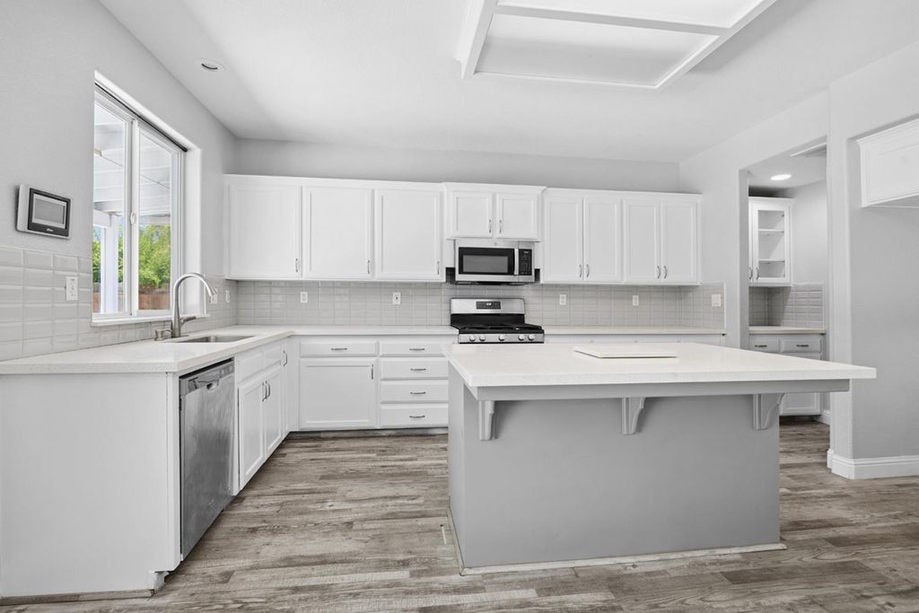 Image 25 of property listing at 2720 San Jose Avenue, Clovis, CA 93611