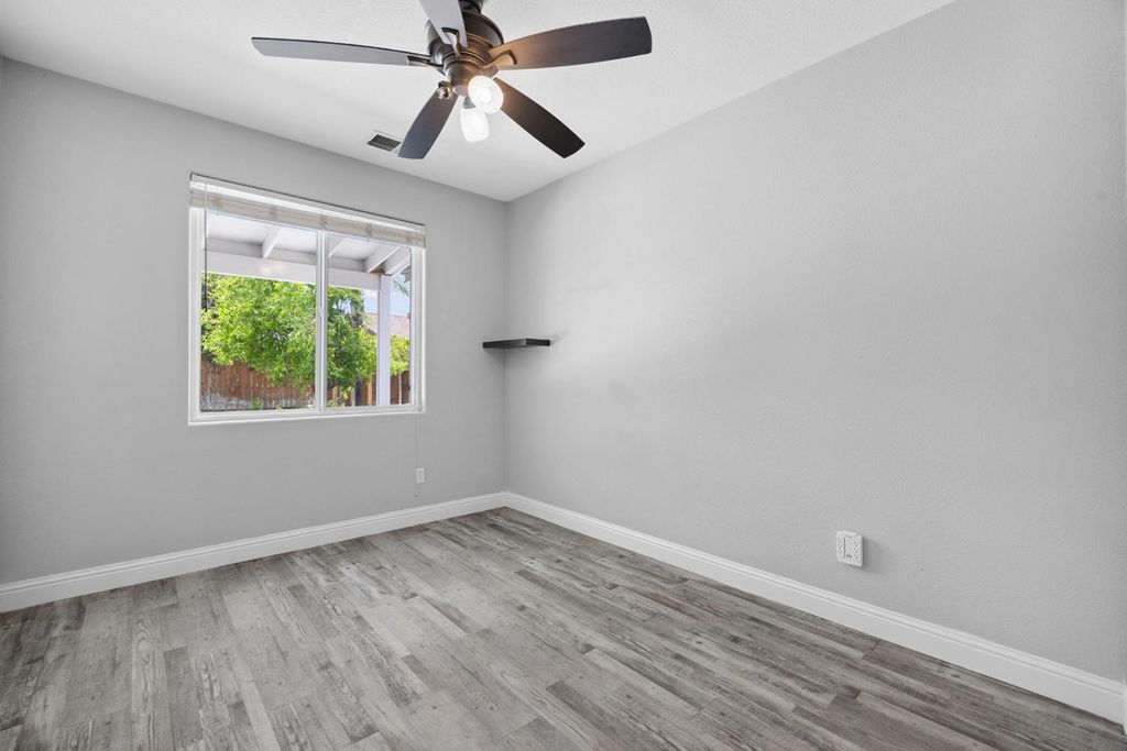 Image 30 of property listing at 2720 San Jose Avenue, Clovis, CA 93611