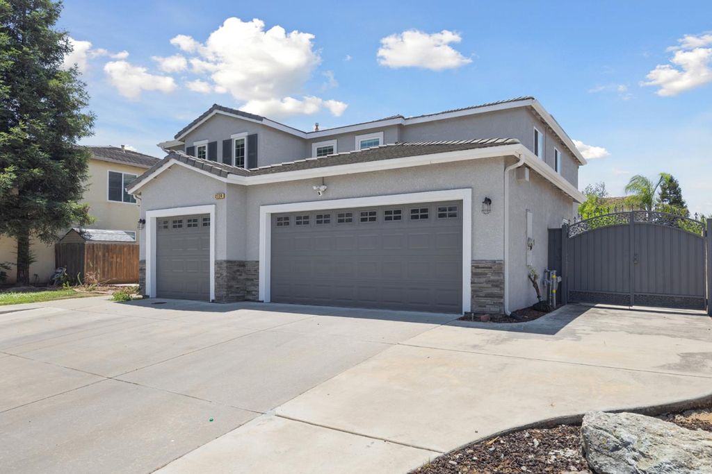 Image 4 of property listing at 2720 San Jose Avenue, Clovis, CA 93611