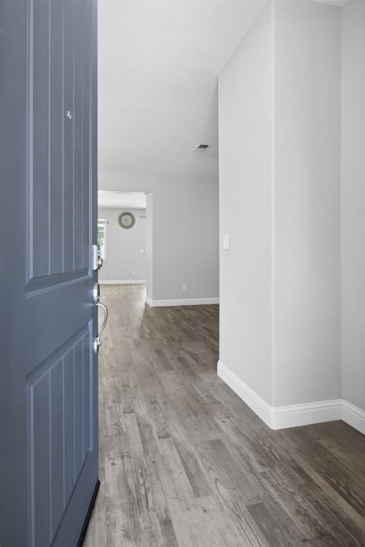 Image 5 of property listing at 2720 San Jose Avenue, Clovis, CA 93611