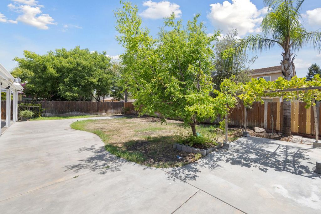 Image 54 of property listing at 2720 San Jose Avenue, Clovis, CA 93611