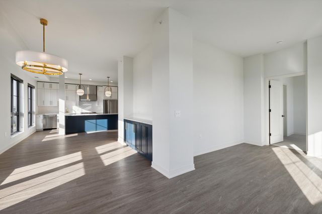 4917 Eden Avenue 718, Edina, MN 55424